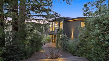 Studio (4 Bedrooms) | Property entrance