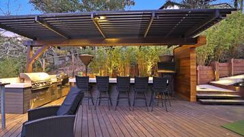 Studio (4 Bedrooms) | Terrace/patio