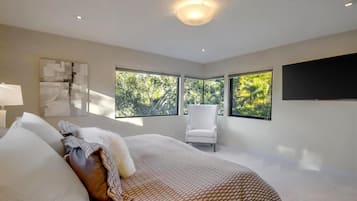 Studio (4 Bedrooms) | 4 bedrooms, desk, laptop workspace, iron/ironing board