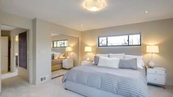 Studio (4 Bedrooms) | 4 bedrooms, laptop workspace, iron/ironing board, bed sheets