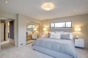 Studio (4 Bedrooms) | 4 bedrooms, desk, iron/ironing board, bed sheets