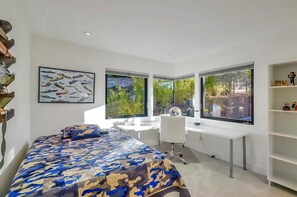 Studio (4 Bedrooms) | 4 bedrooms, laptop workspace, iron/ironing board, bed sheets