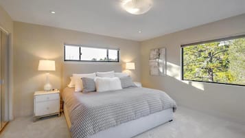 Studio (4 Bedrooms) | 4 bedrooms, laptop workspace, iron/ironing board, bed sheets