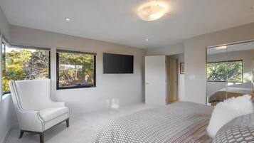 Studio (4 Bedrooms) | 4 bedrooms, laptop workspace, iron/ironing board, bed sheets