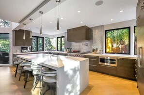 Studio (4 Bedrooms) | Front of property