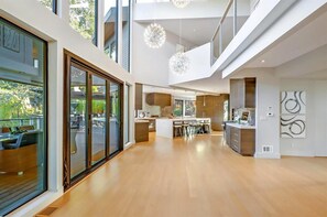 Studio (4 Bedrooms) | Phòng khách