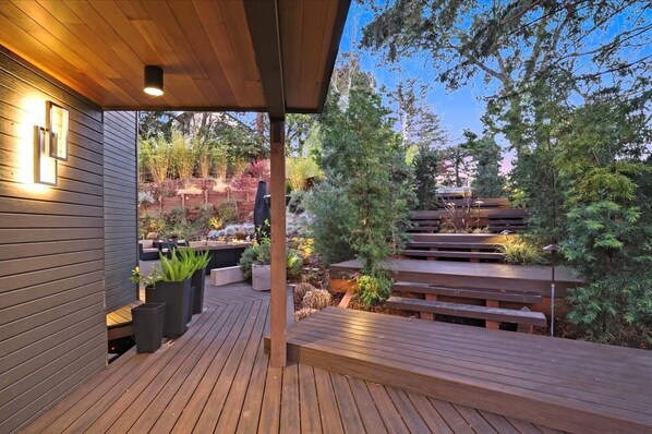 Studio (4 Bedrooms) | Terrace/patio