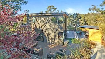 Studio (4 Bedrooms) | Terrace/patio