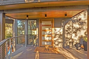 Property entrance - KBM Resorts Long Term Lease 4 Bed/3 Bath Luxury Home Pool, Bbq, Fitness Center Orinda Retreat Ldd-32 (Orinda)