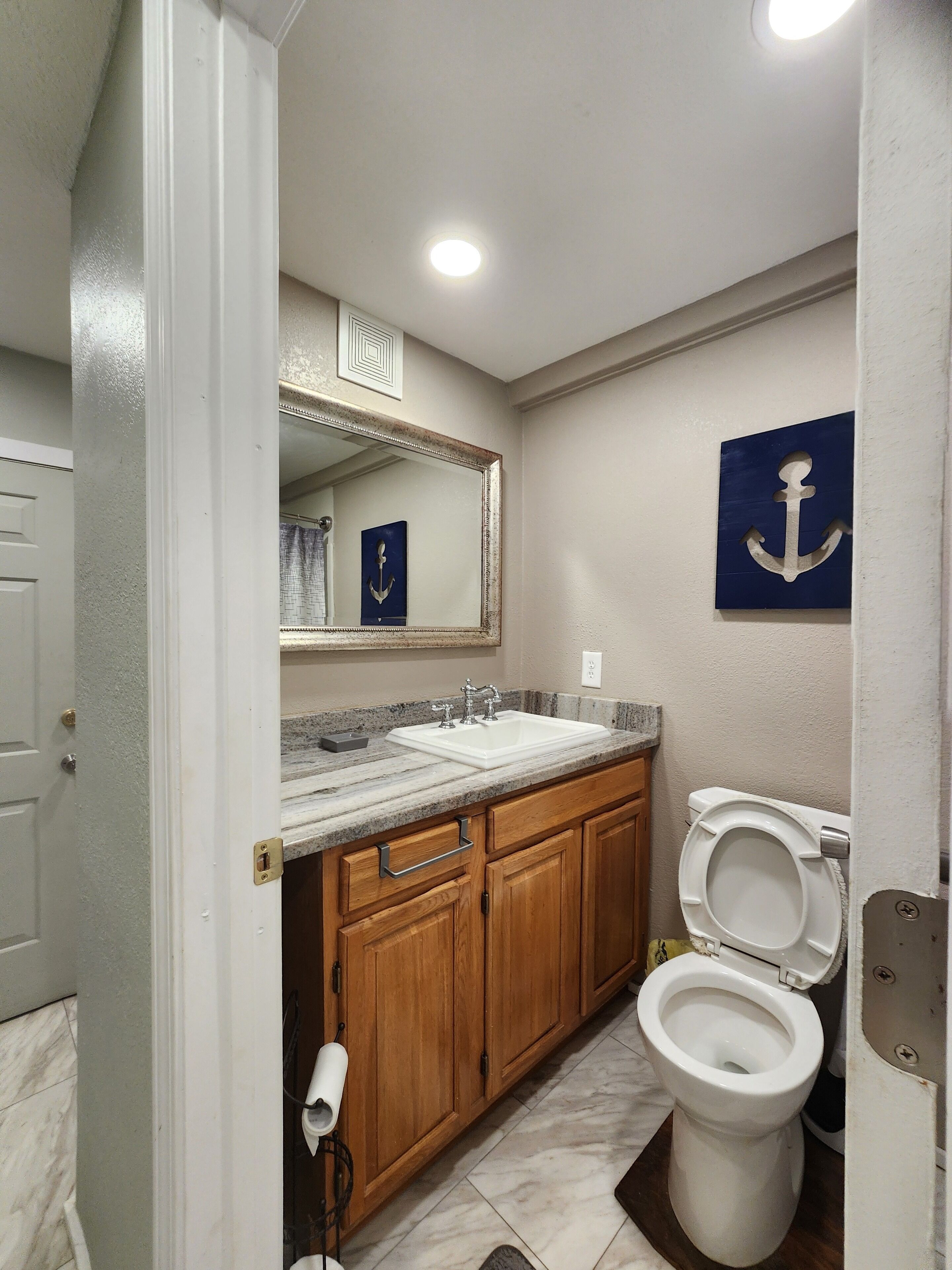 Toallas, jabón, papel de baño 