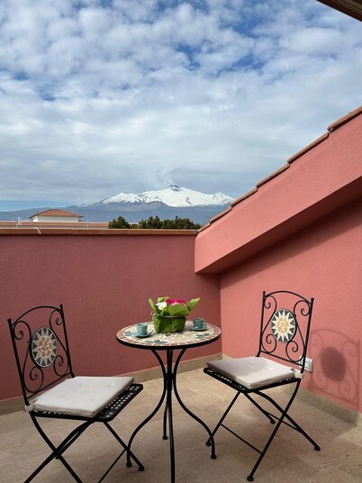 La Scogliera Apartment -50 m from the sea with breathtaking views of the sea and Mount Etna