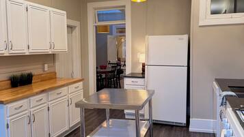 Mikrowelle, Ofen, Herdplatte, Geschirrspüler