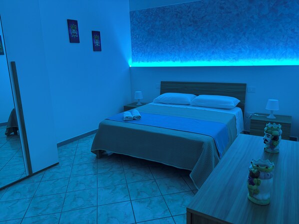 2 chambres, fer et planche à repasser, Wi-Fi gratuit, draps fournis