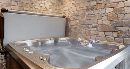 Luxury 5-Suite Suncadia Golf Home w/ hot tub, sauna and game/media level