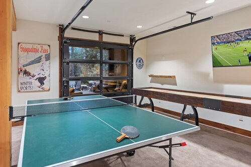 Luxury 5 Suite Suncadia Golf Course Hm w Hot Tub, Sauna, Game & Theater Level