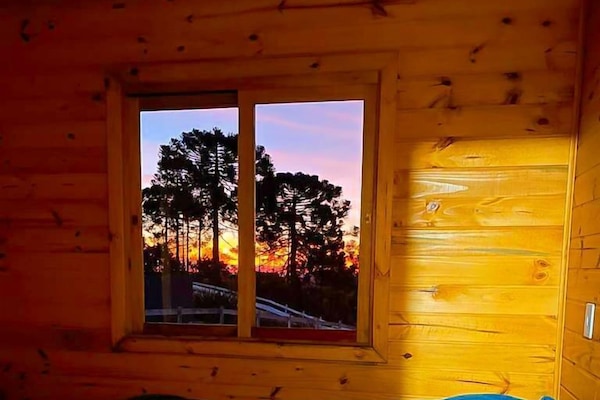 Casa de campo conforto, 3 quartos, aceita animais de estimação, vista para o jardim | Berços grátis, camas extras/dobráveis, Wi-Fi de cortesia