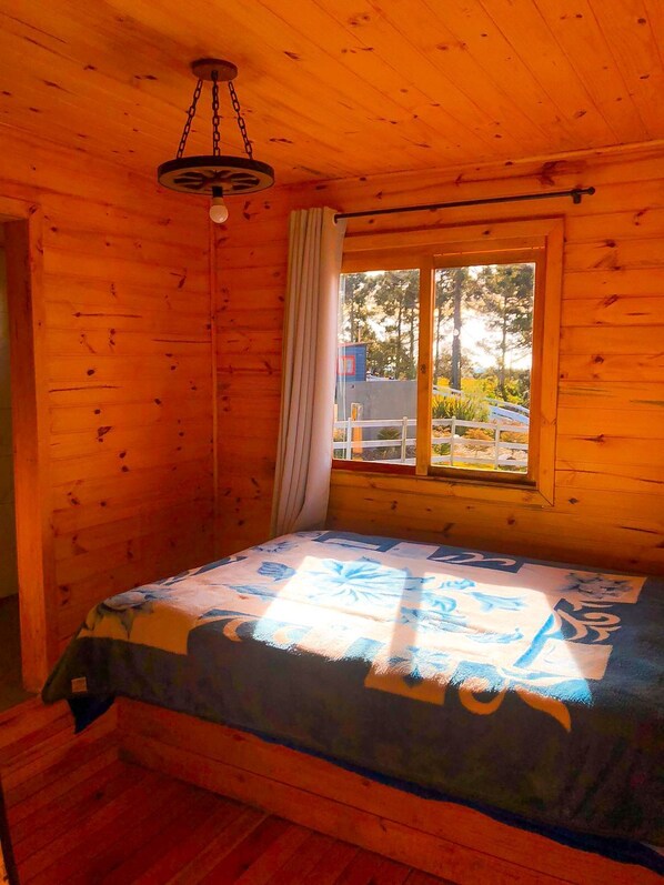 Comfort Cottage, 3 Bedrooms, Pets Allowed, Garden View