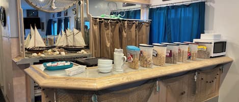 Free daily continental breakfast