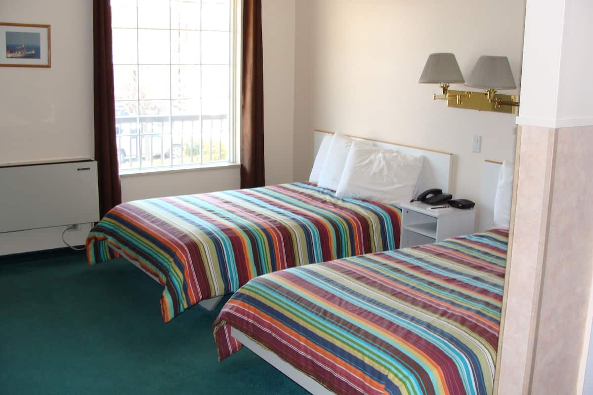 Comfort Room Queen Bed | 책상, 노트북 작업 공간, 무료 WiFi