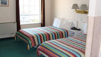 Comfort Room Queen Bed | デスク、ノートパソコン用作業スペース、WiFi (無料)