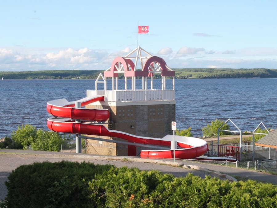 Surfing/bodyboarding
