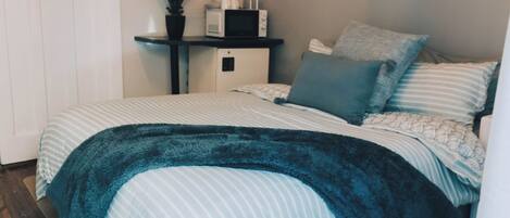 1 chambre, fer et planche à repasser, Wi-Fi, draps fournis