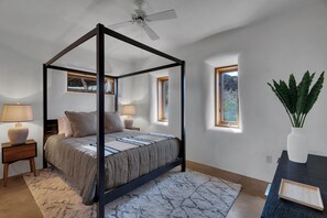 3 habitaciones, escritorio, tabla de planchar con plancha y wifi 