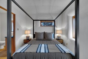 3 bedrooms, desk, iron/ironing board, WiFi