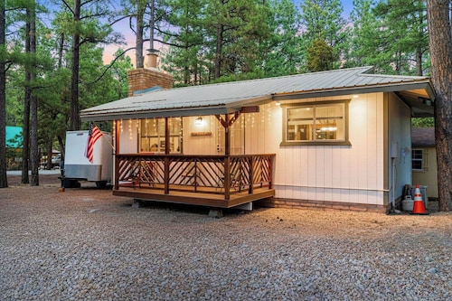 Pine Dawn Retreat - Unit C - Peaceful 1-BDRM Apartment in Lakeside w/WiFi & Deck