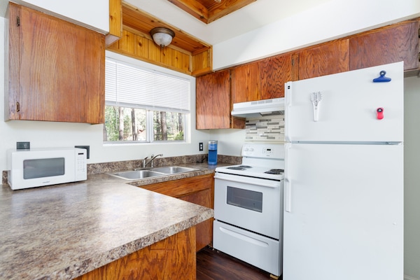 Geladeira, micro-ondas, fogão, cooktop