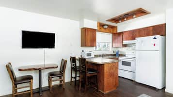 冰箱、微波炉、烤箱、炉灶