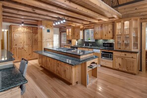 Microondas, horno, parrilla de estufa y lavavajillas