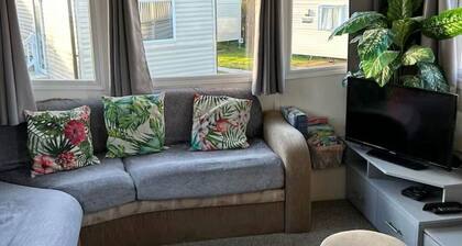 Popular resort- with indoor and outdoor pool