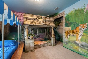 Iron/ironing board, free WiFi