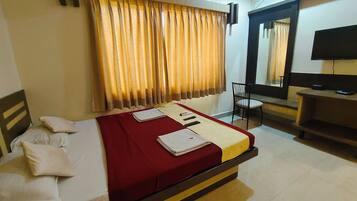 Family Triple Room, City View | Desk, free WiFi
