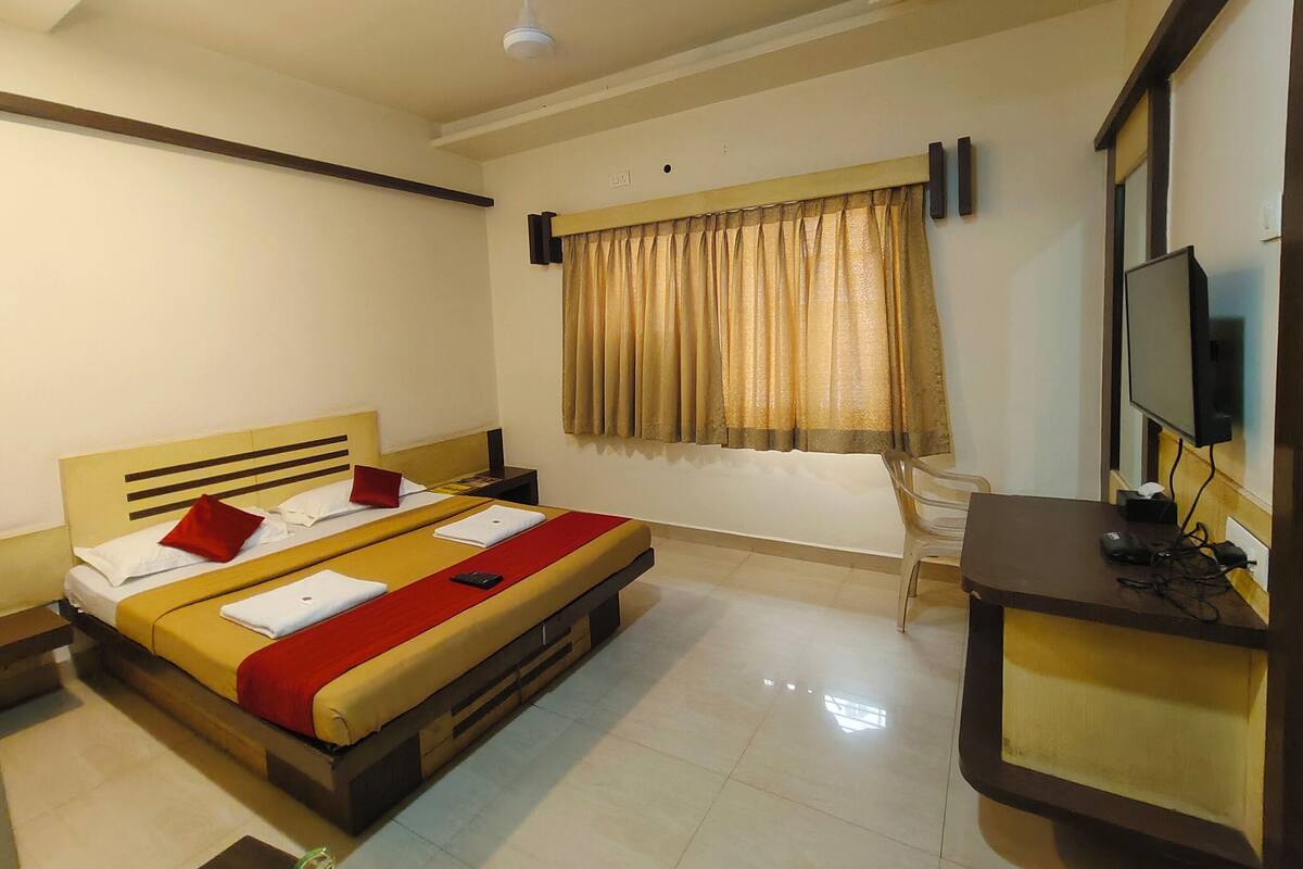 Standard Double Room, City View | Desk, WiFi (free)