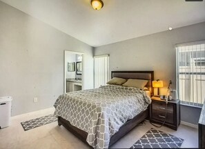 3 bedrooms, iron/ironing board - Charming 3-bedroom house in Orlando (Orlando)