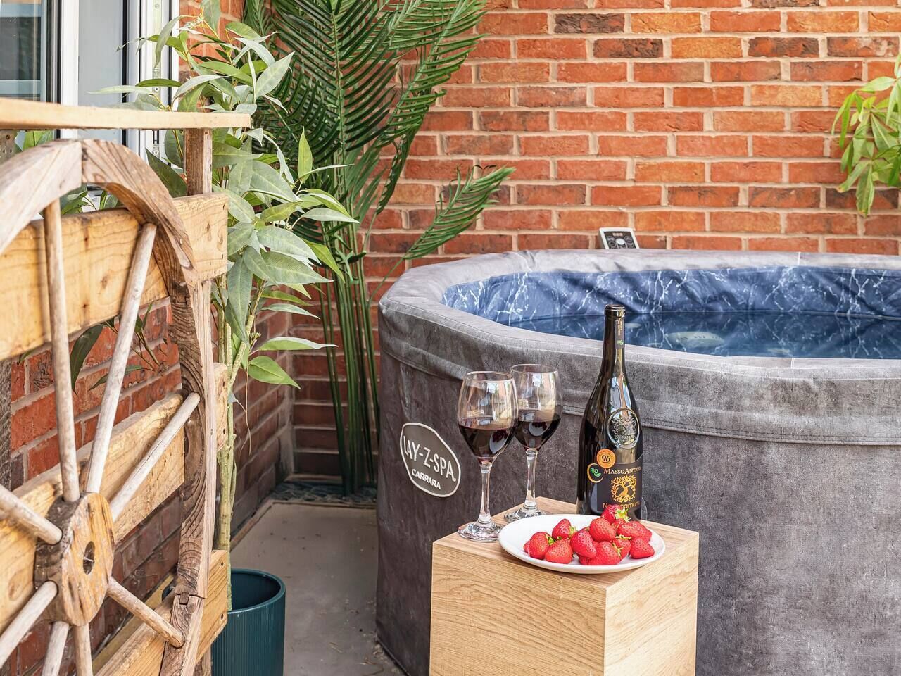 Outdoor spa tub