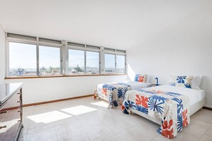 2 bedrooms, iron/ironing board, internet, bed sheets