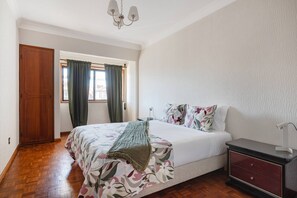 2 室のベッドルーム、アイロン / アイロン台、インターネット、ベッドシーツ