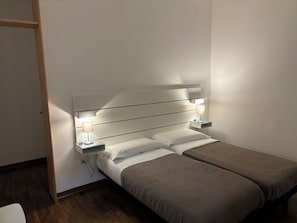 1 quarto, escrivaninha, Wi-Fi de cortesia