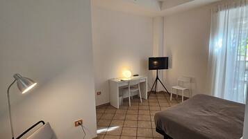 1 bedroom, desk, free WiFi