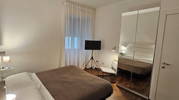 1 bedroom, desk, free WiFi