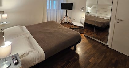 Double or Twin - Private Bathroom Inside and Private Parking in Loco