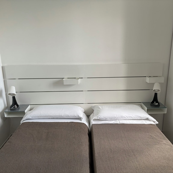 Double Or Twin - Shared Bathroom And Private Parking In Loco - Potenza