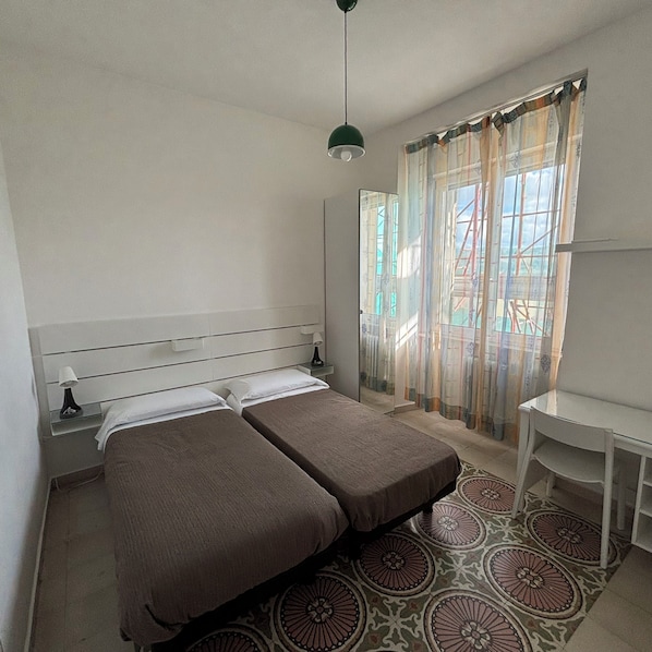 1 bedroom, desk, free WiFi, bed sheets