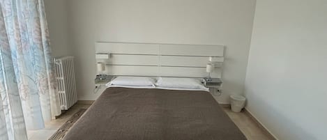 1 chambre, bureau, Wi-Fi gratuit, draps fournis