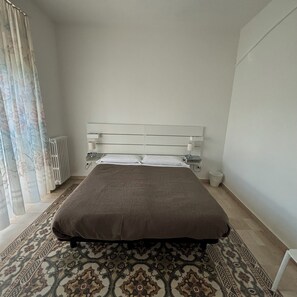 1 bedroom, desk, free WiFi, bed sheets