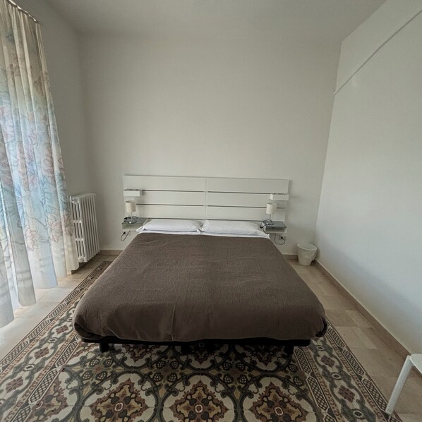 Escrivaninha, Wi-Fi de cortesia, roupa de cama