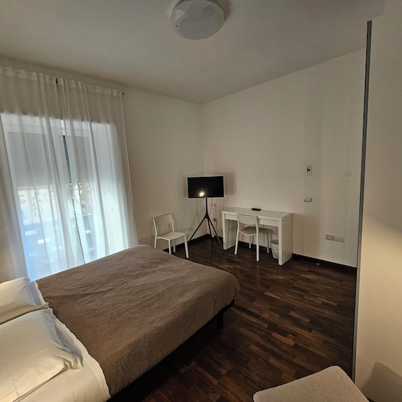 Double Or Twin - Private Outdoor Bathroom And Private Parking In Loco - Potenza